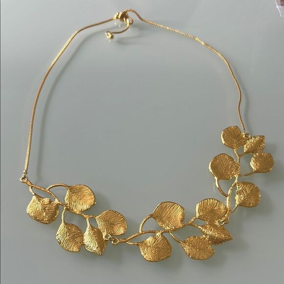 Elegant Gold Leaf Necklace A1005 - Picture 2 of 2